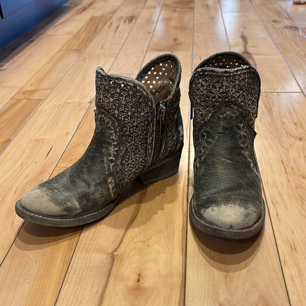 Corral Circle G Cutout Round Toe Western Booties.